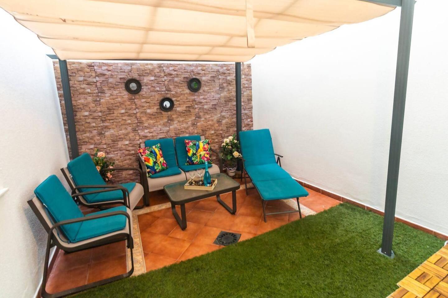 Sh Pilucas Moderno Con Patio Cadix