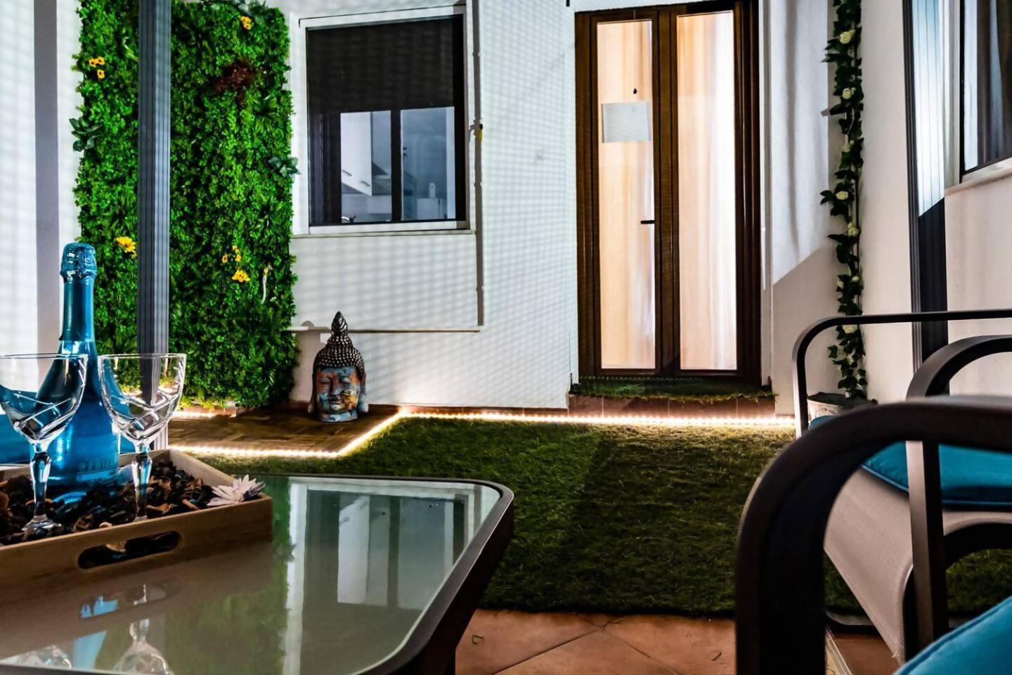 Sh Pilucas Moderno Con Patio Cadix